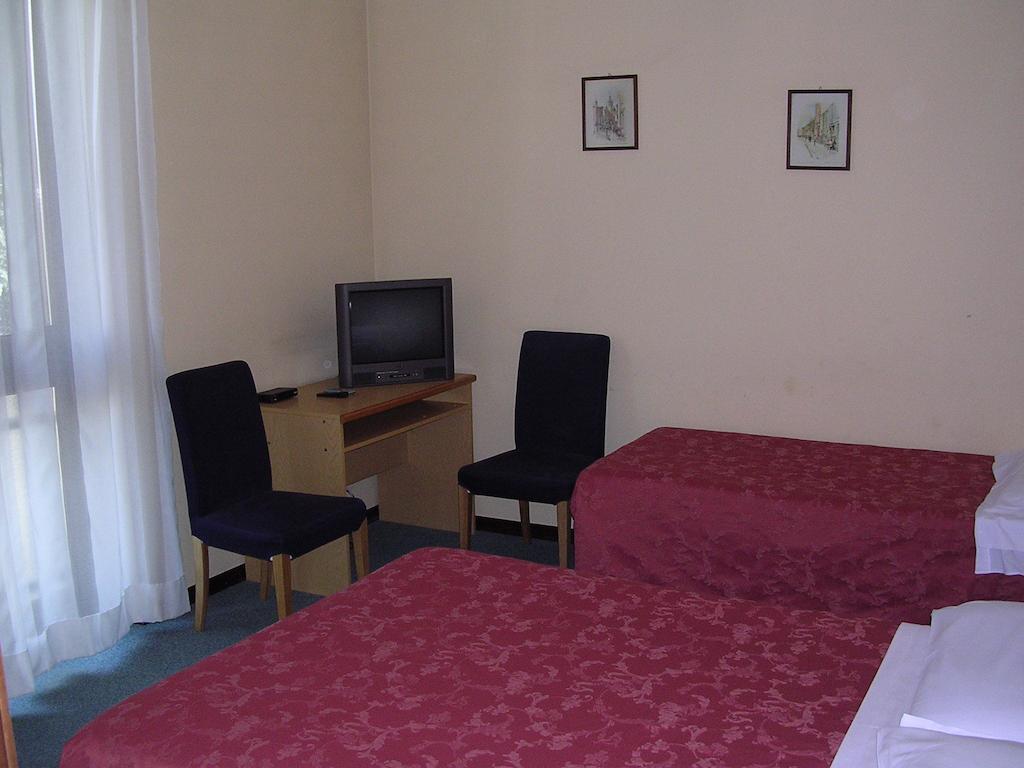 Cerruti Hotel Vercelli Camera foto