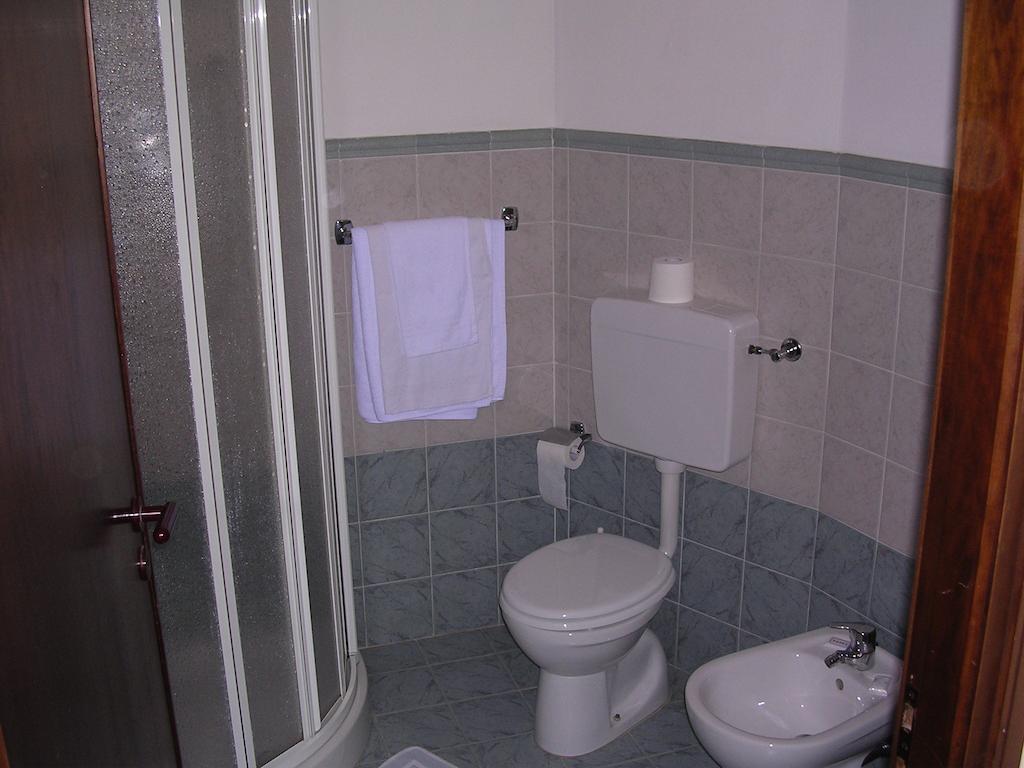 Cerruti Hotel Vercelli Camera foto
