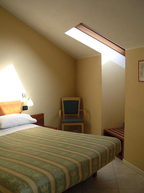 Cerruti Hotel Vercelli Camera foto
