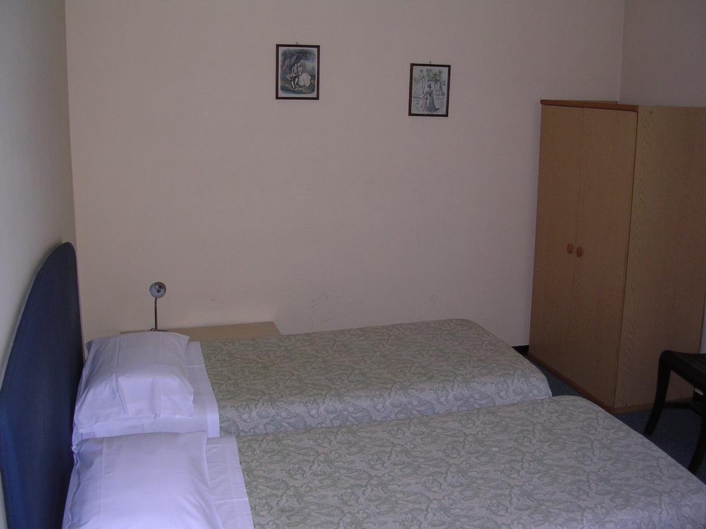 Cerruti Hotel Vercelli Camera foto