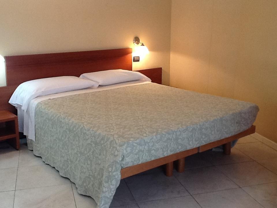 Cerruti Hotel Vercelli Esterno foto